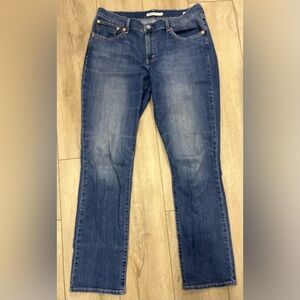 Women’s Relaxed Straight Jeans